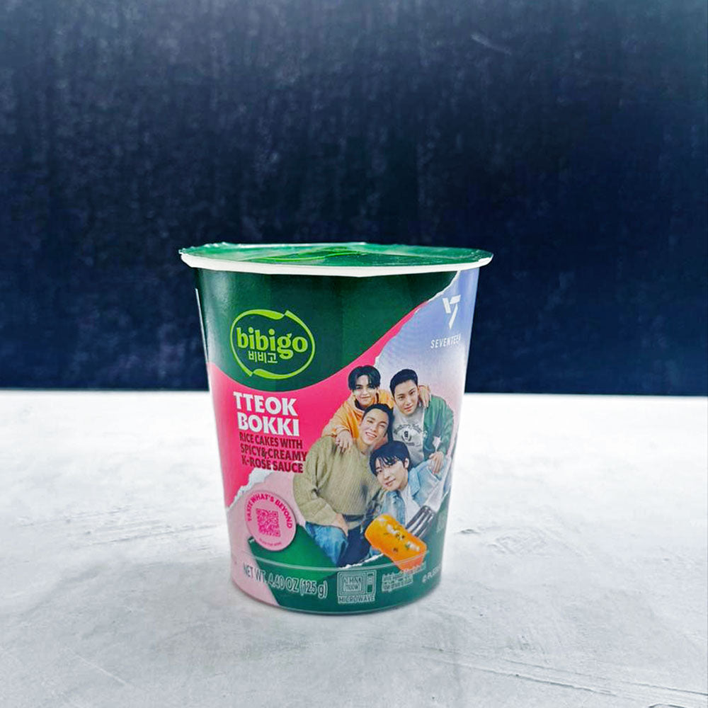 (Bibigo) Instant Tteokbokki Cup Rosé Flavour 125g – Seventeen Edition - Che Gourmet