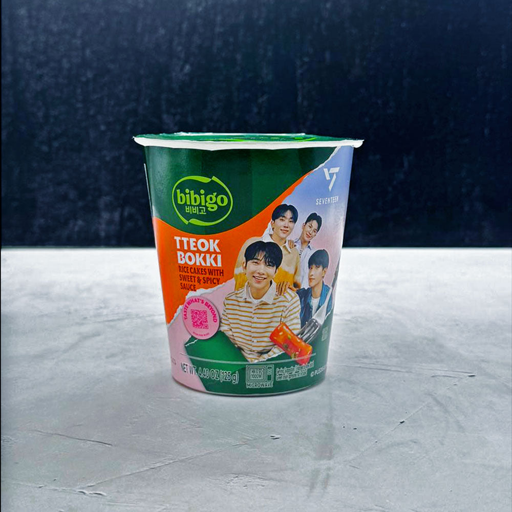 (Bibigo) Instant Tteokbokki Cup Sweet & Spicy Flavour 125g – Seventeen Edition - Che Gourmet